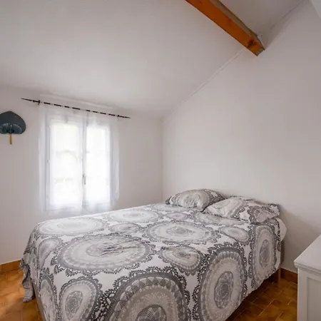 In Front Of The Marina In غريمو