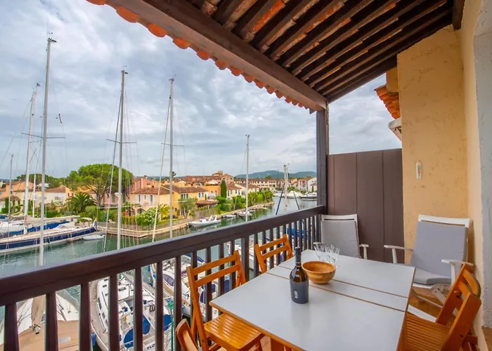 In Front Of The Marina In Apartment *