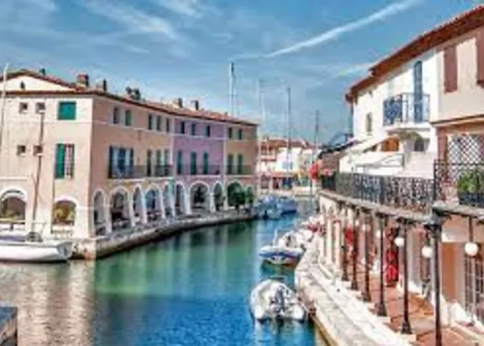 Apartman In Front Of The Marina In *